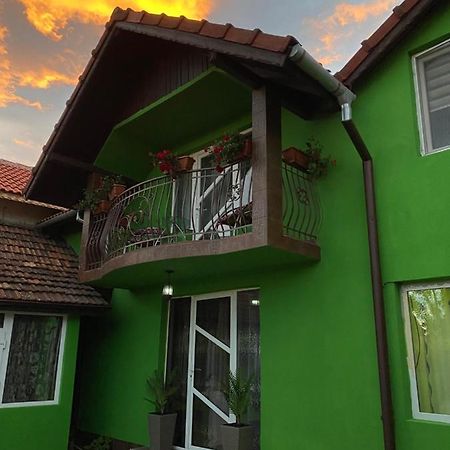 Micul Popas Hotell Novaci-Străini Exteriör bild