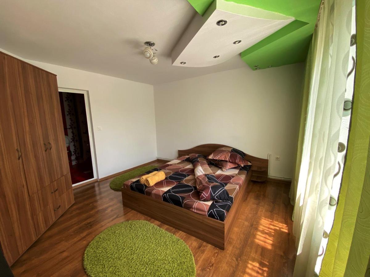 Micul Popas Hotell Novaci-Străini Exteriör bild